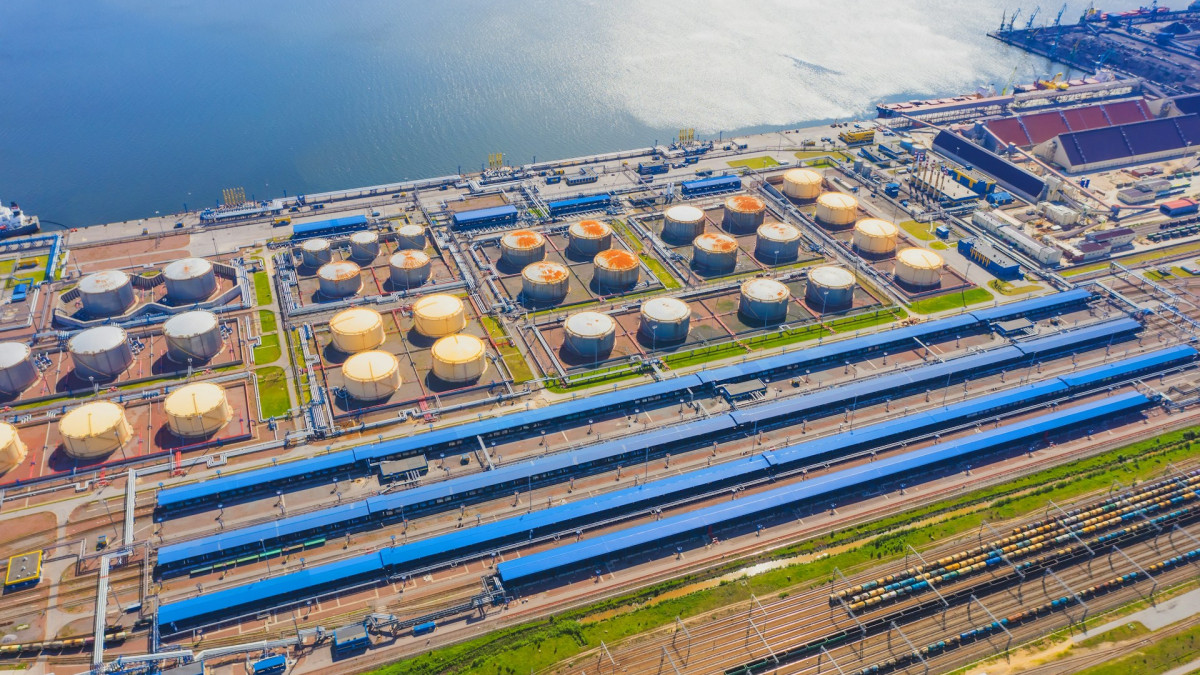 IEA Discusses G7's 100 Million-Barrel Oil and Diesel Release