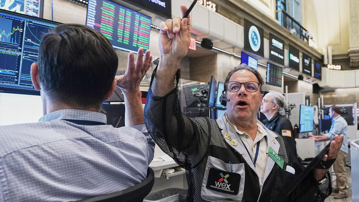 Stocks rise to a record on expectations companies will make even fatter profits