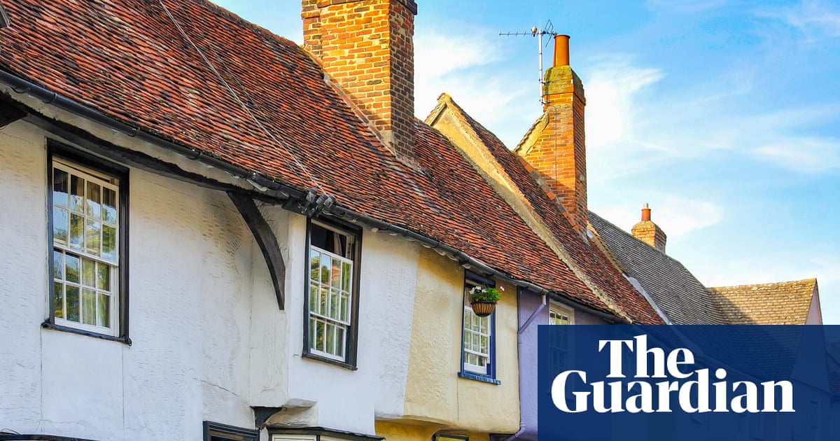 UK house prices flatline as rising mortgage costs weigh on market