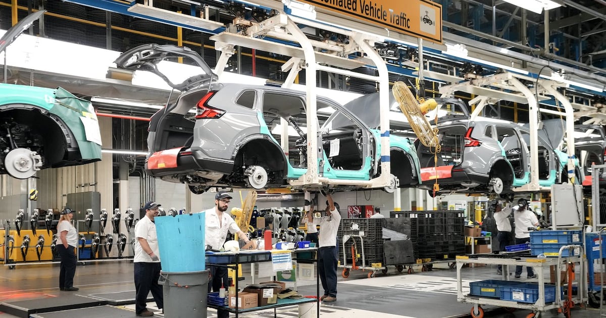 Canada’s employment surprisingly shrinks in September, jobless rate inches up