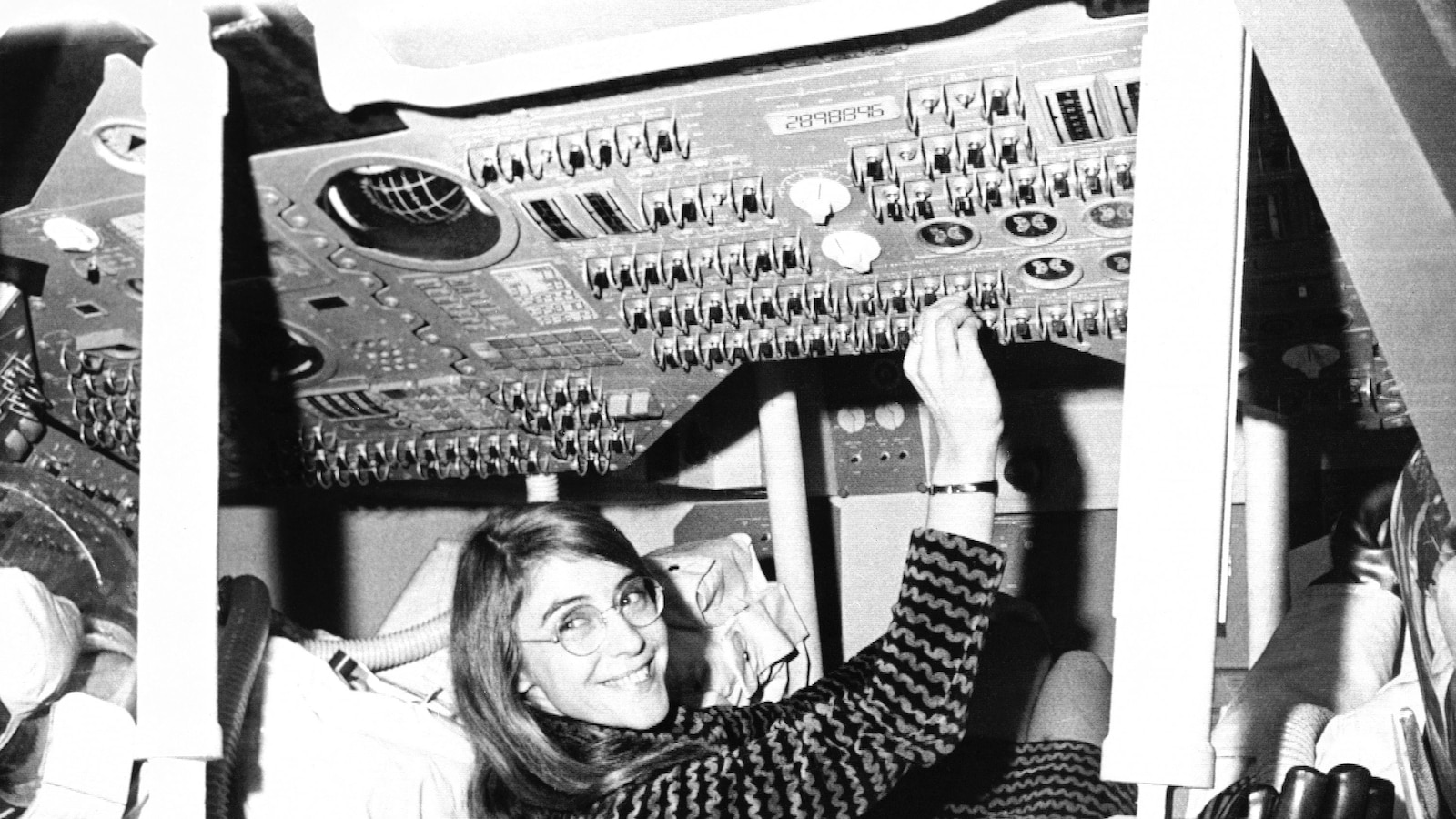 Margaret Hamilton, who led a software team for NASA's Apollo program, dies at 90