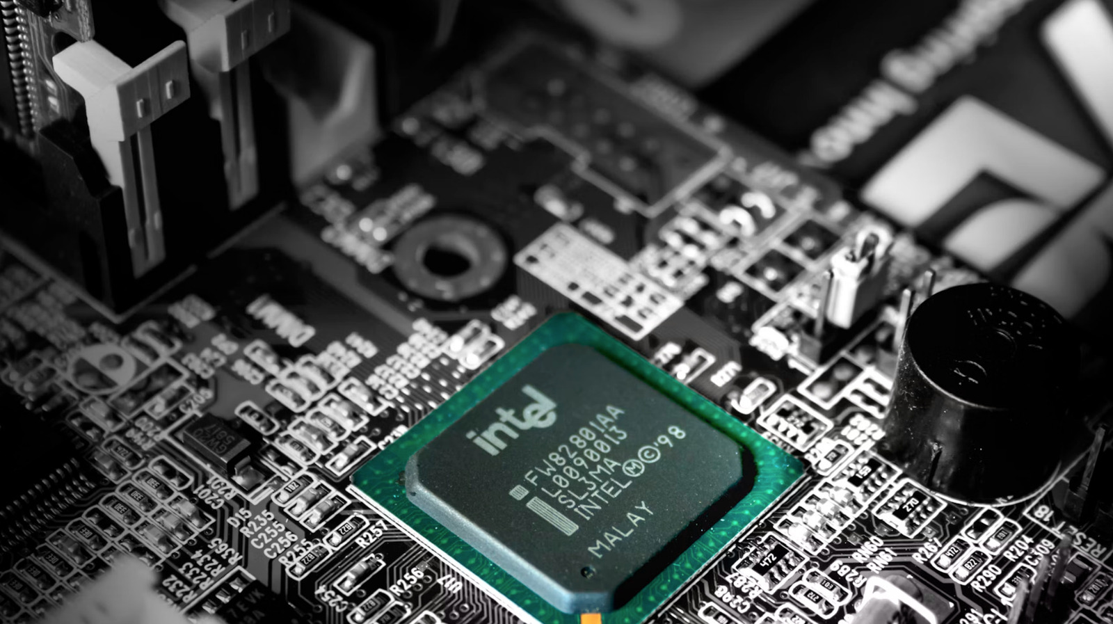 Intel Is Reportedly Launching New CPUs On Old Sockets That Support DDR4 Memory