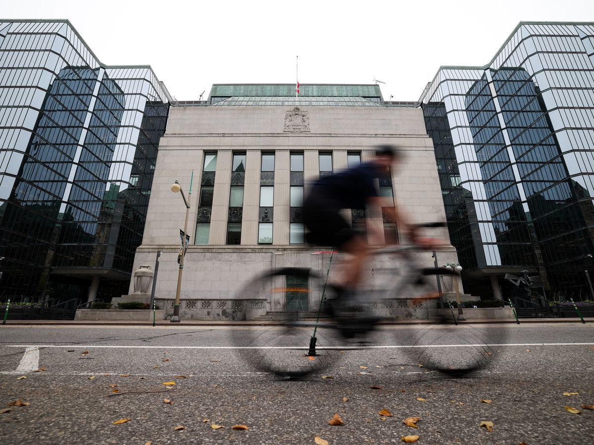 'Sour' job report could give Bank of Canada breathing room on rate hikes, economists say