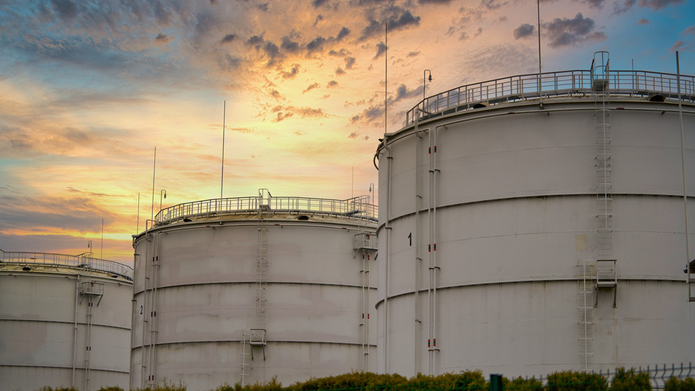 Japan Urges Asia to Build Up Oil Reserves as Middle East Risks Mount