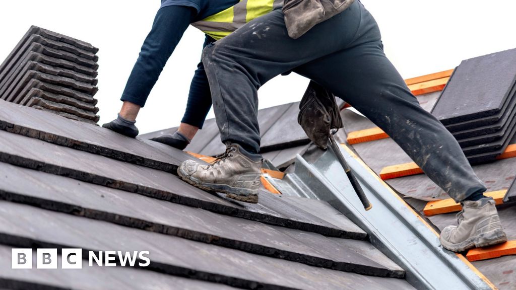 Roofing scammers con homeowners out of thousands of pounds