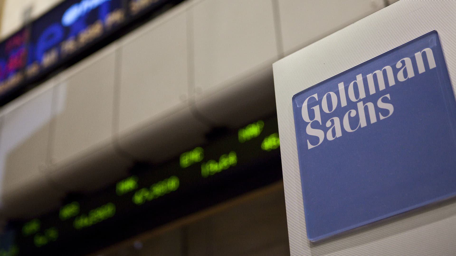 JPMorgan's earnings miss, Delta delays Riyadh route, McDonald's chicken plans and more in Morning Squawk