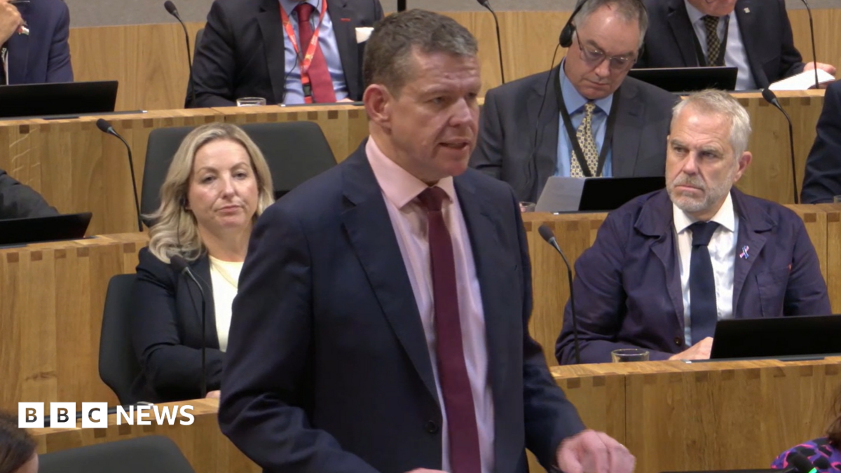 Rhun ap Iorwerth takes Welsh First Minister's Questions at Senedd