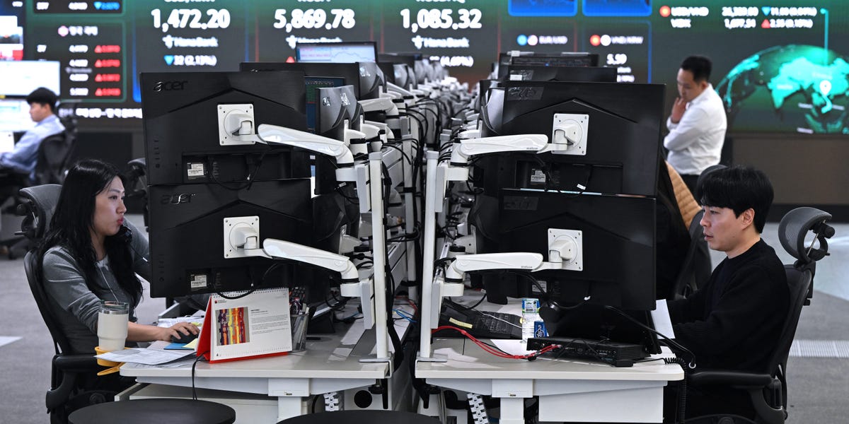 South Korea's chip-heavy stock market is plunging again as AI investors find more reasons to worry