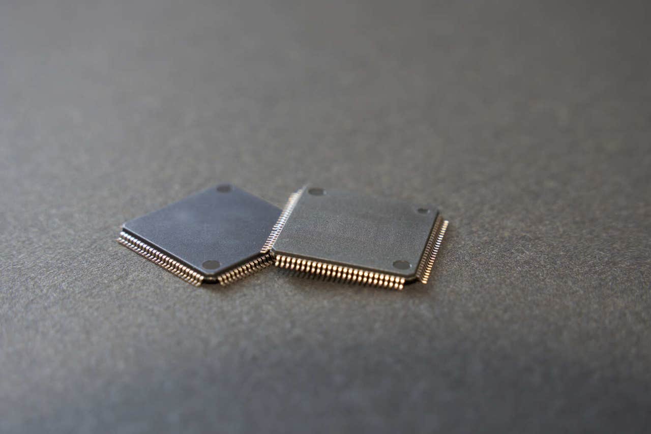 Broadcom’s Risk Is Visible, Marvell’s Isn’t (NASDAQ:AVGO)