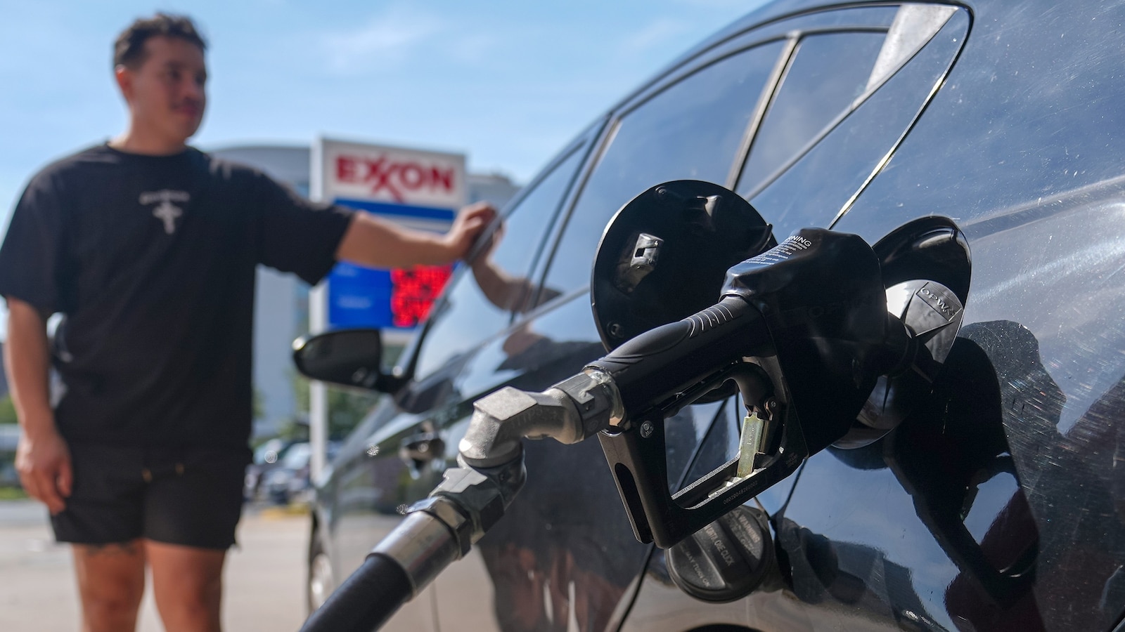 Gas prices set record for highest number of days above $4 a gallon in a calendar year