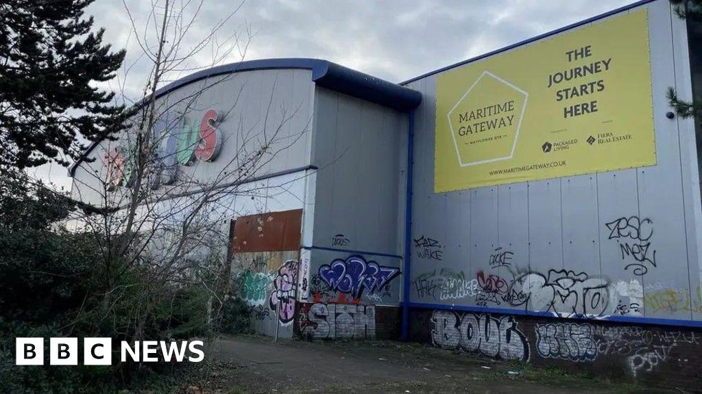 Watch: Toys R Us store demolition gets under way