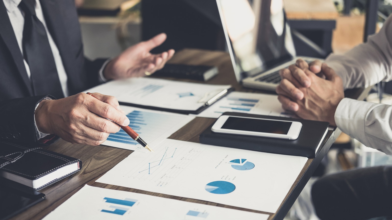 Stifel Financial (SF) Backs Meow Platform, Is The 21% Undervalued View Justified?
