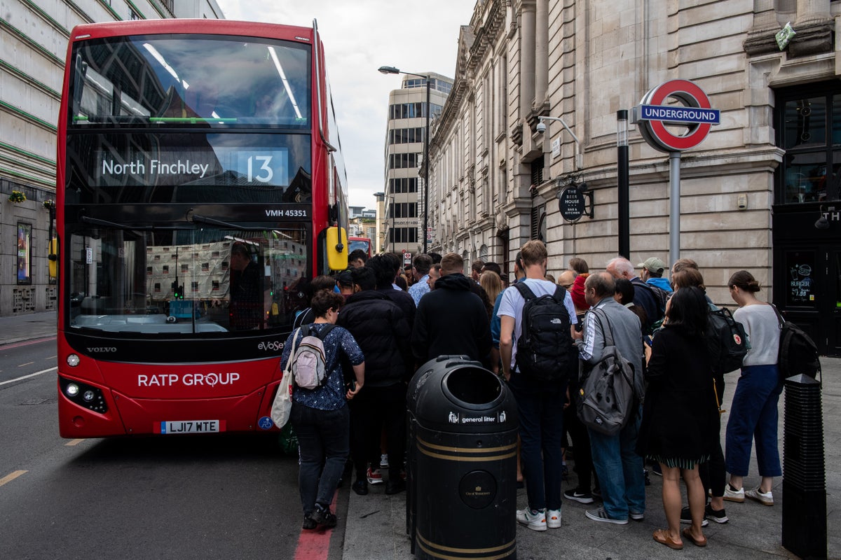 How will Burnham’s ban on ‘headphone dodgers’ on public transport work and what are the punishments?
