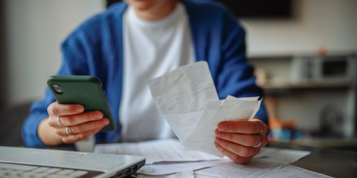 What the rich and poor have in common: They say they're living paycheck to paycheck