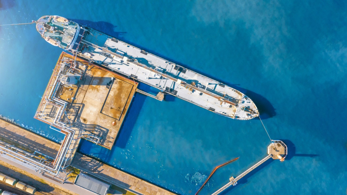 Woodside Resumes Work at Australian LNG Project after Greenpeace Stunt
