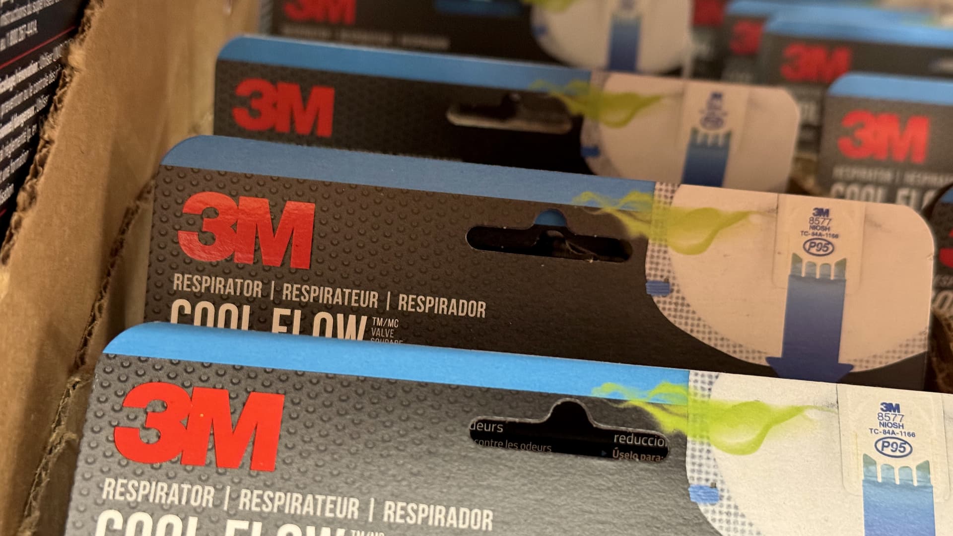 3M lifts annual profit forecast on cost controls, price hikes