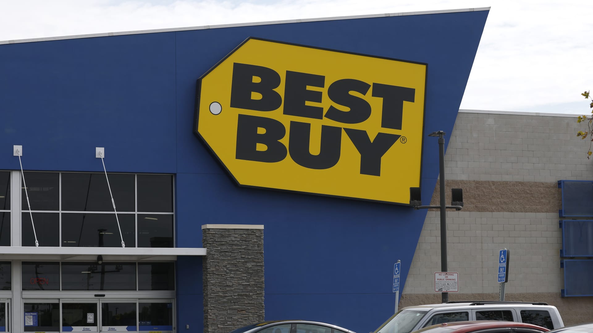 Best Buy launches new gaming hub ahead of 'Zelda' and 'Grand Theft Auto VI'