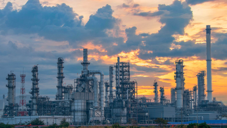 Trump Administration Pushes Refiners to Boost Diesel Output as Prices Soar