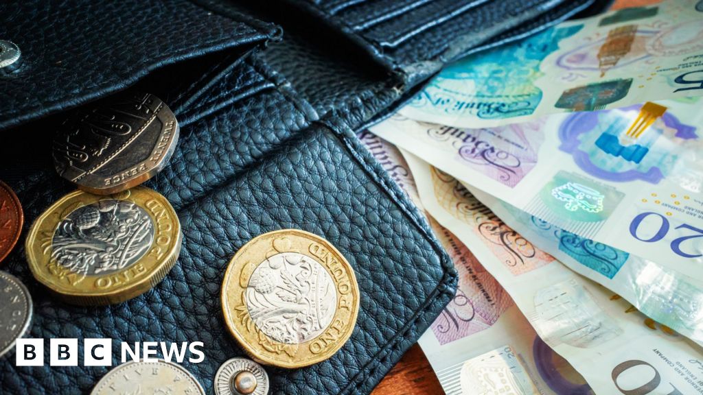 NI jobs: Pay rises faster than inflation for third year in row