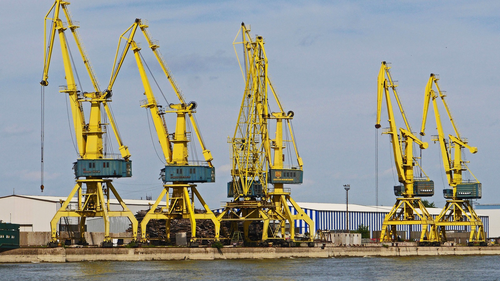 3 U.S. Energy Infrastructure Stocks Tied To New Defense Production Act Support