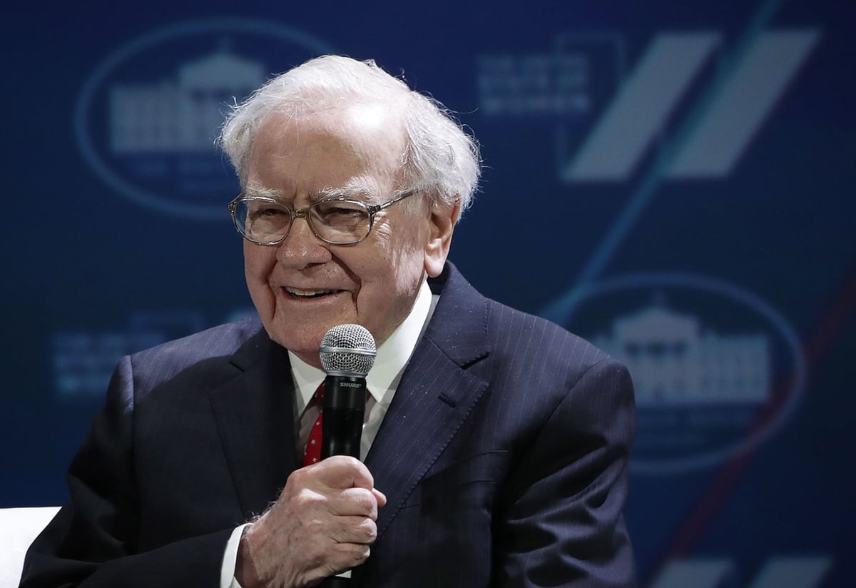 2 Warren Buffett Artificial Intelligence (AI) Stocks I'd Buy Right Now and Never Sell