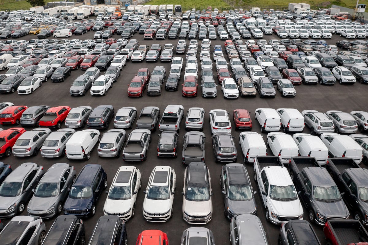 GM Just Announced a $20 Billion Buyback. Tesla Trades at 350 Times Earnings. Here's Which Auto Stock I'd Buy Today.