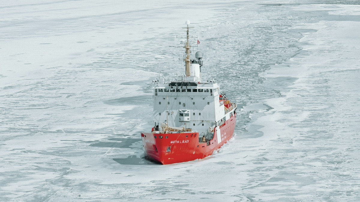 Russia's Arctic Oil Shortcut Runs Into a Wall of Ice