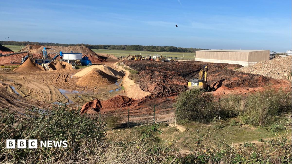 'Smells and dust' concern over asbestos waste site