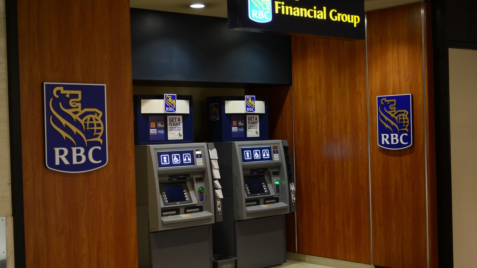 3 Canadian Bank Stocks for Cash as Stablecoin Rules Tighten
