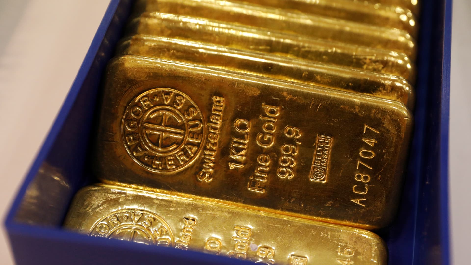 Gold slips on oil-fueled inflation fears ahead of Fed meeting
