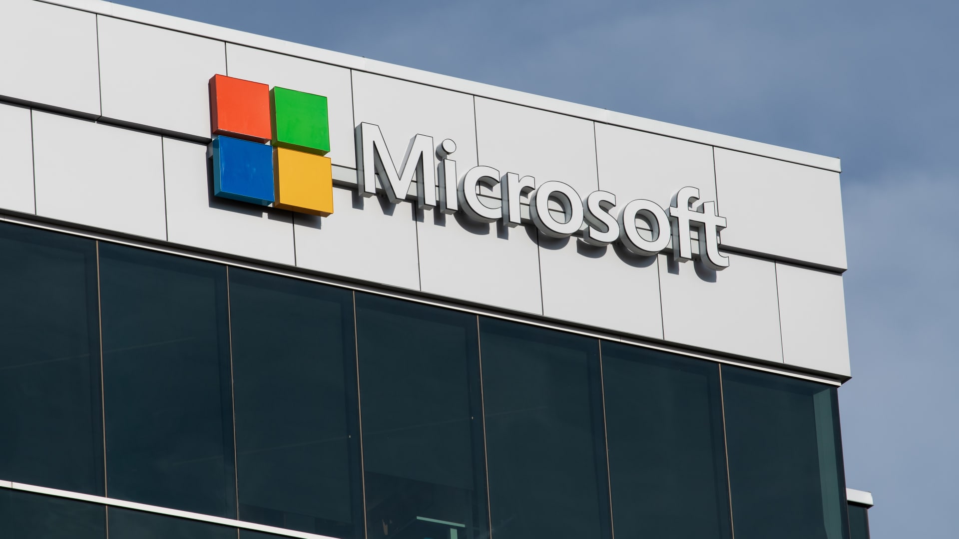 Microsoft plans to raise $25 billion in debt as it pursues AI buildout