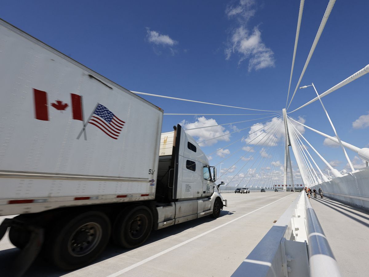 Canada's economy flatlines for second month in a row
